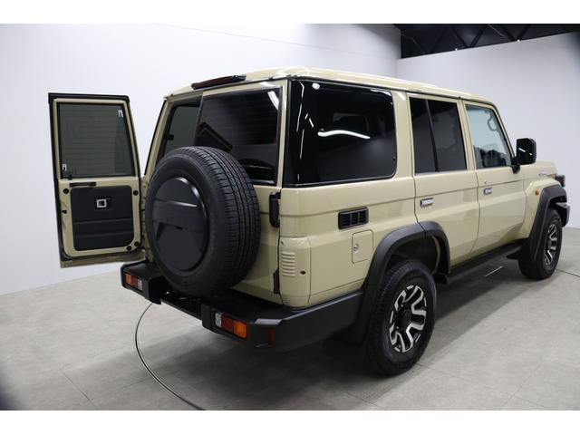 ランドクルーザー７０ ＡＸ　丸目ＬＥＤヘッドライト　ワンオーナー　電動デフロック　クルーズコントロール　バックモニター内臓自動防眩ミラー　純正１６インチアルミホイール　アルミ製サイドステップ　トヨタセーフティセンス搭載（26枚目）