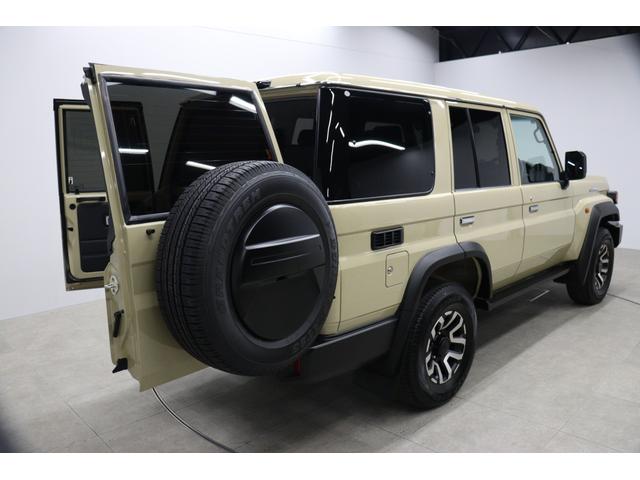 ランドクルーザー７０ ＡＸ　丸目ＬＥＤヘッドライト　ワンオーナー　電動デフロック　クルーズコントロール　バックモニター内臓自動防眩ミラー　純正１６インチアルミホイール　アルミ製サイドステップ　トヨタセーフティセンス搭載（27枚目）