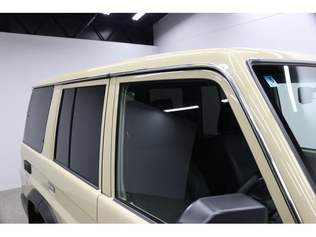 ランドクルーザー７０ ＡＸ　丸目ＬＥＤヘッドライト　ワンオーナー　電動デフロック　クルーズコントロール　バックモニター内臓自動防眩ミラー　純正１６インチアルミホイール　アルミ製サイドステップ　トヨタセーフティセンス搭載（45枚目）