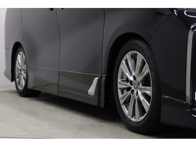 アルファード ２．５Ｓ　タイプゴールドＩＩＩ　特別仕様車　ＴＲＤエアロ　ツインムーンルーフ　ＪＢＬプレミアムサウンド　ＴコネクトＳＤナビ＆１３．３インチリヤエンターテイメントシステム　全周囲モニター　ブラインドスポットモニター　パワーバックドア（26枚目）