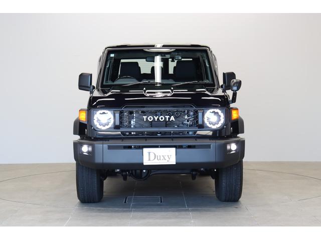 ランドクルーザー７０ ＡＸ　電動デフロック　丸目ＬＥＤヘッドライト　純正ナビ　バックカメラ内蔵防眩ミラー　ワンオーナー　木目調ステアリング　純正１６インチＡＷ　サイドバイザー　前後ドラレコ　トヨタセーフティーセンス搭載（4枚目）