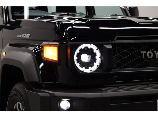 ランドクルーザー７０ ＡＸ　電動デフロック　丸目ＬＥＤヘッドライト　純正ナビ　バックカメラ内蔵防眩ミラー　ワンオーナー　木目調ステアリング　純正１６インチＡＷ　サイドバイザー　前後ドラレコ　トヨタセーフティーセンス搭載（12枚目）