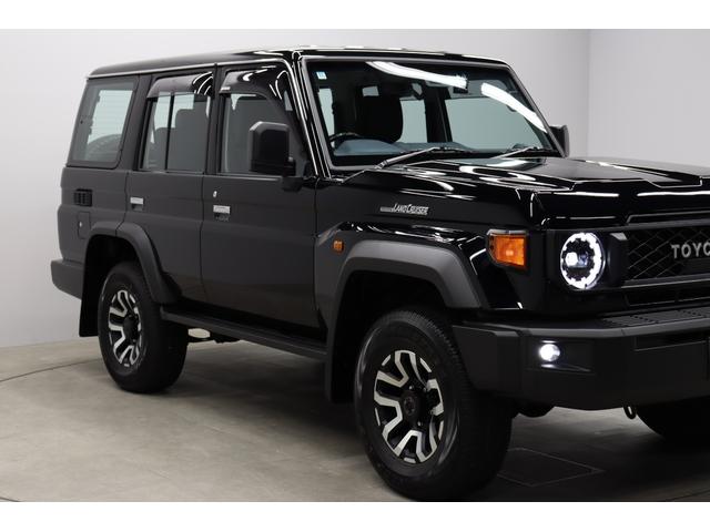 ランドクルーザー７０ ＡＸ　電動デフロック　丸目ＬＥＤヘッドライト　純正ナビ　バックカメラ内蔵防眩ミラー　ワンオーナー　木目調ステアリング　純正１６インチＡＷ　サイドバイザー　前後ドラレコ　トヨタセーフティーセンス搭載（20枚目）