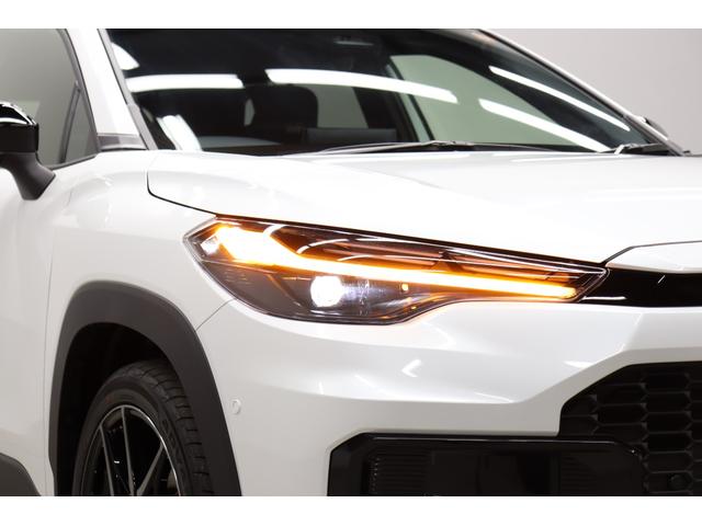 カローラクロス ＧＲスポーツ　登録済未使用車　パノラマルーフ　　ＧＲ専用レッドキャリパー＆１９インチアルミホイール　パノラミックビューモニター　ブラインドスポットモニター　ステアリングヒーター　ハンズフリーパワーバックドア（12枚目）