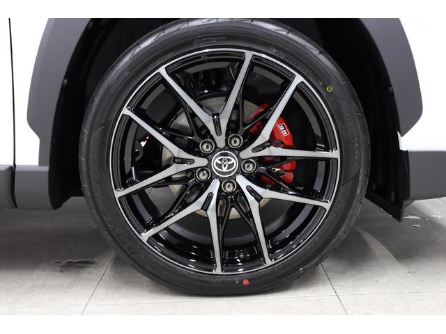カローラクロス ＧＲスポーツ　登録済未使用車　パノラマルーフ　　ＧＲ専用レッドキャリパー＆１９インチアルミホイール　パノラミックビューモニター　ブラインドスポットモニター　ステアリングヒーター　ハンズフリーパワーバックドア（15枚目）