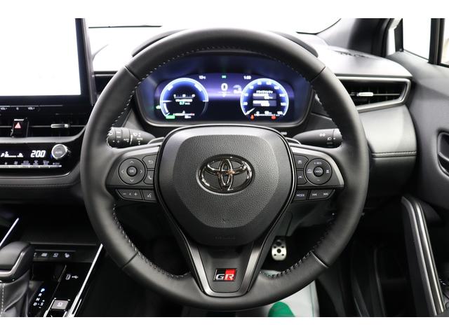 カローラクロス ＧＲスポーツ　登録済未使用車　パノラマルーフ　　ＧＲ専用レッドキャリパー＆１９インチアルミホイール　パノラミックビューモニター　ブラインドスポットモニター　ステアリングヒーター　ハンズフリーパワーバックドア（55枚目）