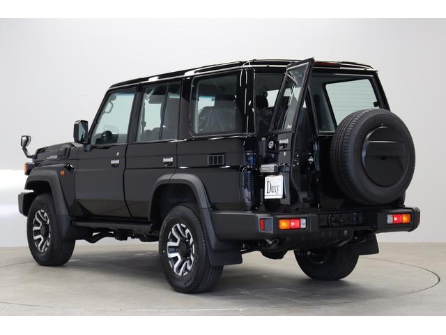 ランドクルーザー７０ ＡＸ　登録済み未使用車　丸目ＬＥＤヘッドライト　電動デフロック　クルーズコントロール　バックモニター内臓自動防眩ミラー　純正１６インチアルミホイール　アルミ製サイドステップ　トヨタセーフティセンス搭載（9枚目）