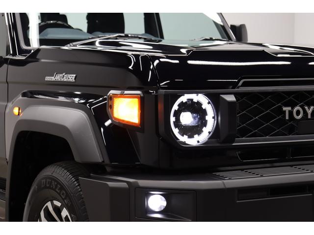 ランドクルーザー７０ ＡＸ　登録済み未使用車　丸目ＬＥＤヘッドライト　電動デフロック　クルーズコントロール　バックモニター内臓自動防眩ミラー　純正１６インチアルミホイール　アルミ製サイドステップ　トヨタセーフティセンス搭載（20枚目）
