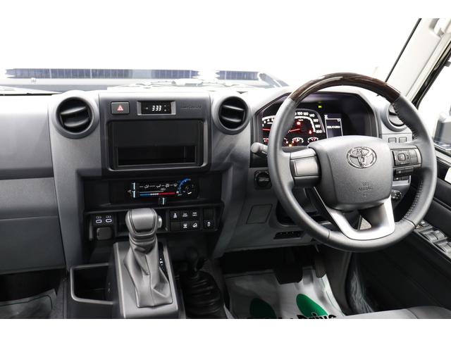 ランドクルーザー７０ ＡＸ　登録済み未使用車　丸目ＬＥＤヘッドライト　電動デフロック　クルーズコントロール　バックモニター内臓自動防眩ミラー　純正１６インチアルミホイール　アルミ製サイドステップ　トヨタセーフティセンス搭載（63枚目）