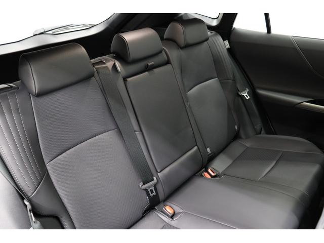 ハリアーハイブリッド Ｚ　レザーパッケージ・ナイトシェード　調光パノラマルーフ　ＪＢＬ　ＡＣ１５００Ｗ　寒冷地　ナイトシェード専用１９インチアルミ　１２．３インチディスプレイオーディオ　全周囲カメラ　ブラインドスポットモニター　デジタルミラー　パワーバックドア（31枚目）