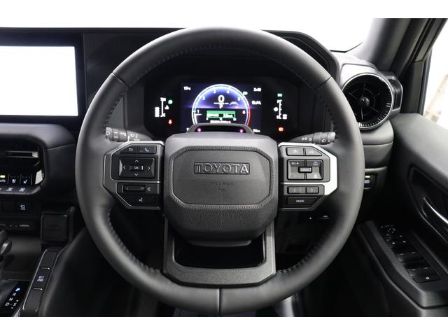 ランドクルーザー２５０ ＶＸ　丸目ヘッド　寒冷地＆リヤフォグ　トヨタチームメイト　ムーンルーフ　ルーフレール　１２．３インチコネクティッドナビ　ドラレコ付デジタルミラー　全周囲モニター　ブラインドスポットモニター（53枚目）