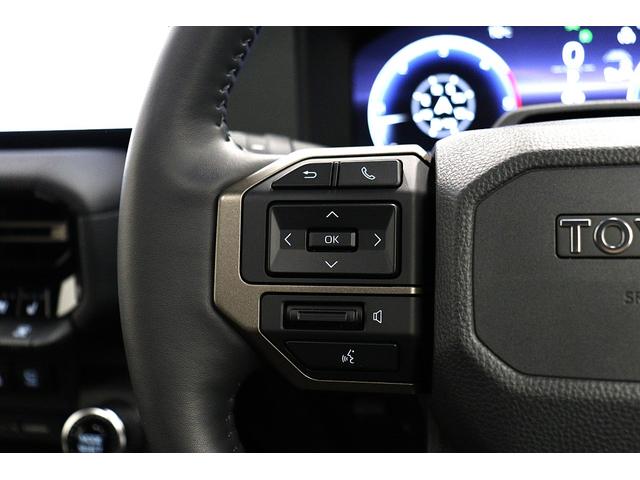 ランドクルーザー２５０ ＺＸファーストエディション　ワンオーナー　寒冷地仕様　丸目ヘッドライト　ＪＢＬスピーカー　ムーンルーフ　純正１８インチＡＷ　ルーフレール　パワーバックドア　純正１２．３インチディスプレイオーディオ　デジタルミラー　ＰＶＭ　ＢＳＭ（67枚目）