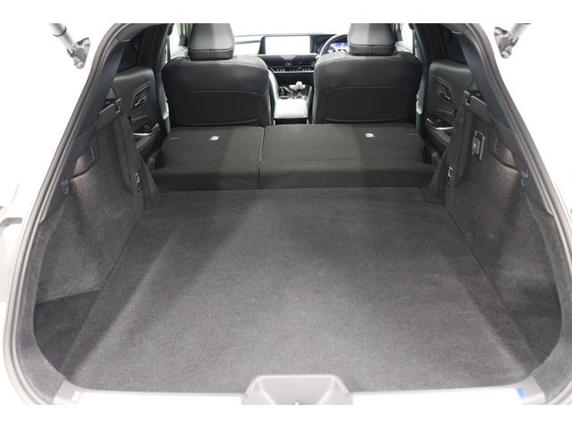 クラウンスポーツ Ｚ　パノラマルーフ　ハンズフリー電動リアドア　ドライブレコーダー機能付きデジタルミラー　置くだけ充電　ＨＵＤ　１２．３インチディスプレイオーディオ　パノラミックビューモニター　ブラインドスポットモニター（26枚目）