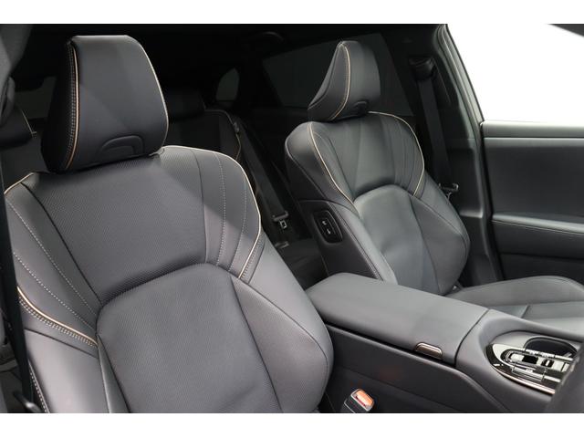 クラウンスポーツ Ｚ　パノラマルーフ　ハンズフリー電動リアドア　ドライブレコーダー機能付きデジタルミラー　置くだけ充電　ＨＵＤ　１２．３インチディスプレイオーディオ　パノラミックビューモニター　ブラインドスポットモニター（30枚目）