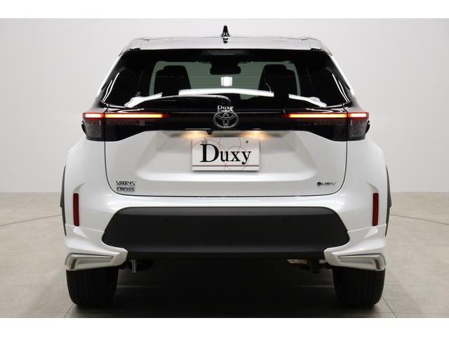 ヤリスクロス ハイブリッドＺ　登録済未使用車　モデリスタエアロ　パワーバックドア　トヨタチームメイト　Ｔコネクトナビｐｌｕｓ　全周囲モニター　ＢＳＭ　パワーシート　シートヒーター　ステアリングヒーター　ＨＤＭＩ　ＥＴＣ２．０（5枚目）