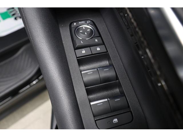 アルファードハイブリッド Ｘ　Ｅ－Ｆｏｕｒ　パノラミックビューモニター　ブラインドスポットモニター　ドラレコ機能付デジタルインナーミラー　ユニバーサルステップ　純正コネクティッドナビ　両側パワスラ　３眼ＬＥＤヘッド　ＥＴＣ２．０（69枚目）