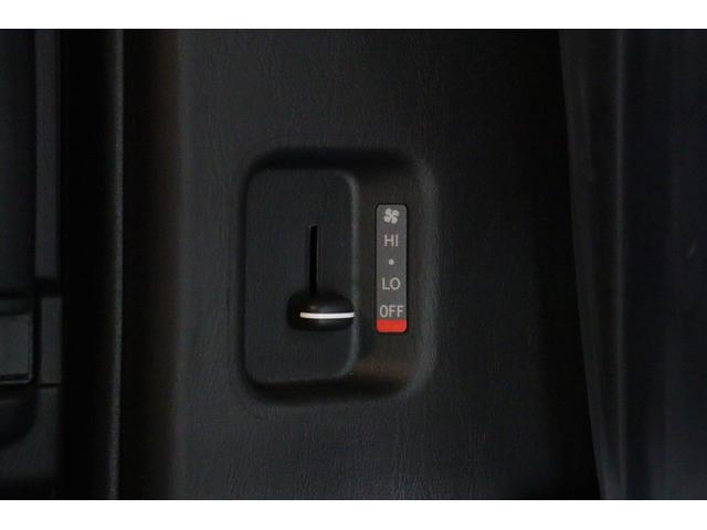 ハイエースバン ロングスーパーＧＬ　ダークプライムＳ　寒冷地仕様　ＬＥＤリアフォグ　パノラミックビューモニター　デジタルインナーミラー　両側電動スライドドア　ＴＳＳ　ＡＣ１００Ｖ／１５００Ｗコンセント　ワンオーナー　２０周年記念スカッフプレート（43枚目）