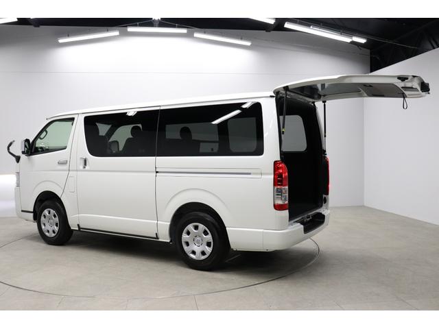 ハイエースバン ロングスーパーＧＬ　ダークプライムＳ　寒冷地仕様　ＬＥＤリアフォグ　パノラミックビューモニター　デジタルインナーミラー　両側電動スライドドア　ＴＳＳ　ＡＣ１００Ｖ／１５００Ｗコンセント　ワンオーナー　２０周年記念スカッフプレート（27枚目）