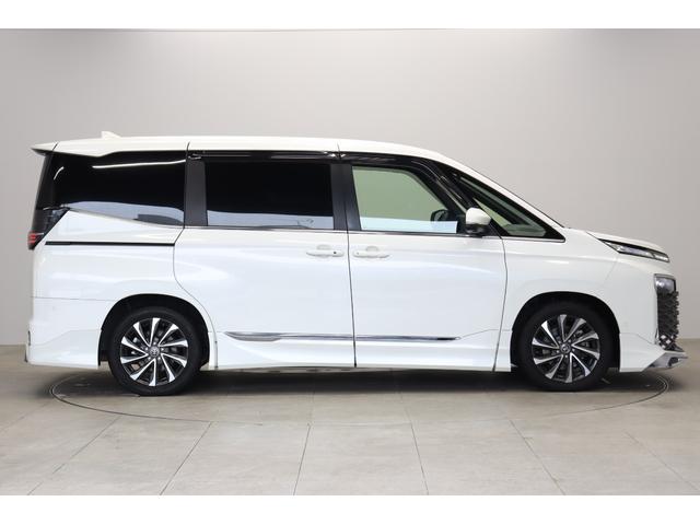 ヴォクシー Ｓ－Ｚ　モデリスタエアロ　１０．５型ナビ　１４型後席ＴＶ　デジタルキー　ＤＶＤデッキ　前後ドラレコ　全方位モニター　ブラインドスポットモニター　ハンズフリー電動スライド　電動バックドア　後席オットマン（7枚目）