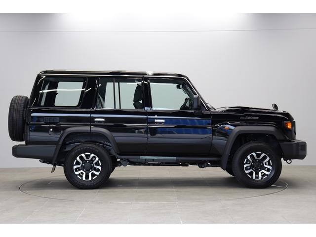 ランドクルーザー70 AX 登録済み未使用車 丸目LEDヘッドライト 電動デフロック クルーズコントロール バックモニター内臓自動防眩ミラー 純正16インチアルミホイール アルミ製サイドステップ トヨタセーフティセンス搭載(7枚目)