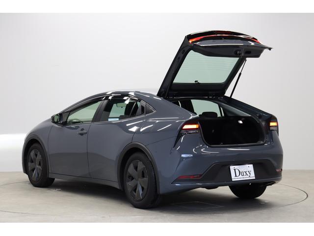 プリウス Ｕ　トヨタセーフティーセンス拡張パック　シートヒーター　ブラインドスポットモニター　パノラミックビューモニター　前後ドラレコ　純正１７インチアルミホイール　ＥＴＣ２．０　フルセグＴＶ（9枚目）