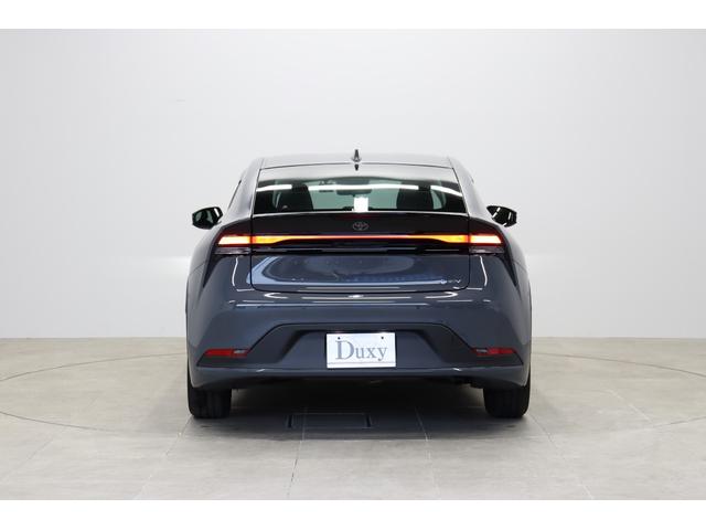 プリウス Ｕ　トヨタセーフティーセンス拡張パック　シートヒーター　ブラインドスポットモニター　パノラミックビューモニター　前後ドラレコ　純正１７インチアルミホイール　ＥＴＣ２．０　フルセグＴＶ（10枚目）