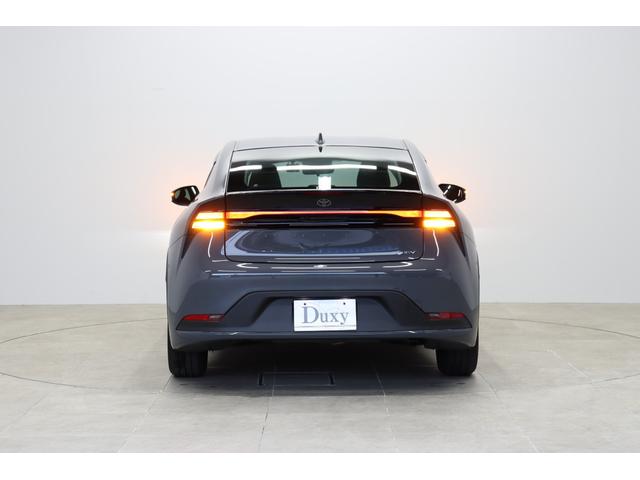 プリウス Ｕ　トヨタセーフティーセンス拡張パック　シートヒーター　ブラインドスポットモニター　パノラミックビューモニター　前後ドラレコ　純正１７インチアルミホイール　ＥＴＣ２．０　フルセグＴＶ（11枚目）