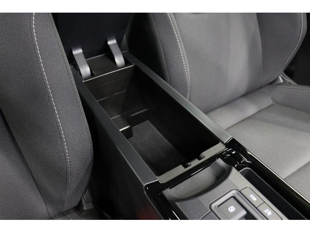 プリウス Ｕ　トヨタセーフティーセンス拡張パック　シートヒーター　ブラインドスポットモニター　パノラミックビューモニター　前後ドラレコ　純正１７インチアルミホイール　ＥＴＣ２．０　フルセグＴＶ（62枚目）