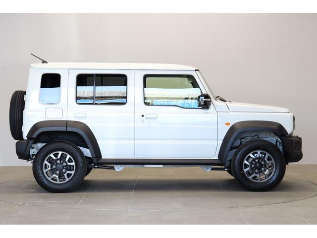 ジムニーノマド ＦＣ　登録未使用車　スズキセーフティーサポート　シートヒーター　デュアルカメラブレーキサポート　クルーズコントロール　スマートキー　ＬＥＤヘッドライト　ダウンヒルアシスタントコントロール　純正１５ＡＷ（7枚目）