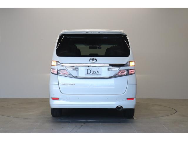 ヴェルファイア ２．４Ｘ　社外エアロ　カロッツェリアナビ　バックカメラ　フロントビューカメラ　ＨＩＤヘッドランプ　後席モニター　革調シートカバー　レーダー探知機　前後ドライブレコーダー　ＥＴＣ　木目インパネ取付　純正アルミ（9枚目）