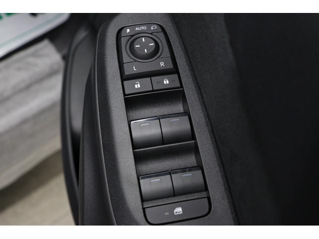 ヤリスクロス ハイブリッドＺ　登録済未使用車　トヨタチームメイト　全周囲モニター　ブラインドスポットモニター　パーキングアシスト　純正コネクティッドナビ　ＨＤＭＩ　シートヒーター　ステアリングヒーター　クリアランスソナー（61枚目）