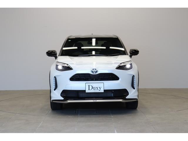 ヤリスクロス ハイブリッドＺ　登録済未使用車　モデリスタエアロ　パワーバックドア　トヨタチームメイト　Ｔコネクトナビｐｌｕｓ　全周囲モニター　ＢＳＭ　パワーシート　シートヒーター　ステアリングヒーター　ＨＤＭＩ　ＥＴＣ２．０（4枚目）