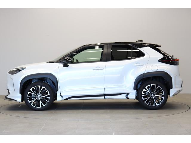 ヤリスクロス ハイブリッドＺ　登録済未使用車　モデリスタエアロ　パワーバックドア　トヨタチームメイト　Ｔコネクトナビｐｌｕｓ　全周囲モニター　ＢＳＭ　パワーシート　シートヒーター　ステアリングヒーター　ＨＤＭＩ　ＥＴＣ２．０（6枚目）