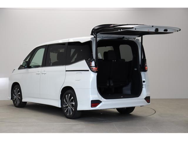 ヴォクシー ハイブリッドＳ－Ｚ　Ｒ８年式　改モデル　快適利便パッケージＨｉｇｈ　トヨタチームメイト　アドバンストパーク　１０．５インチコネクトナビ　パノラミックビューモニター　ブラインドスポットモニター　デジタルミラー　ＨＵＤ（12枚目）