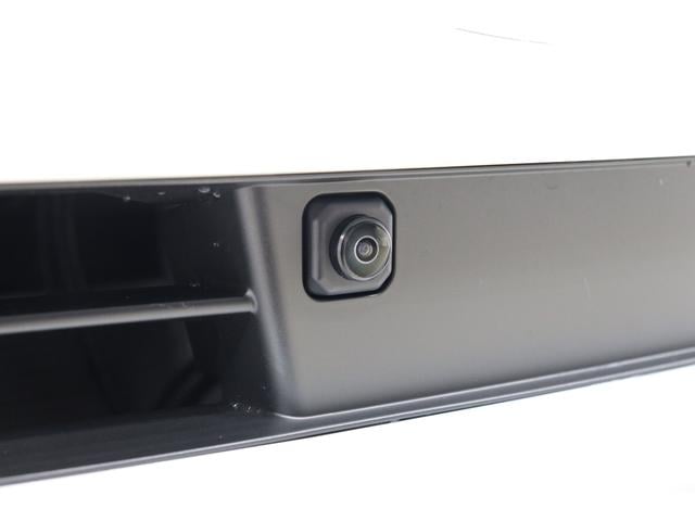 プリウス Ｚ　年次改良モデル　パノラマルーフ　Ｚ専用赤内装　寒冷地　１２．３インチコネクティッドナビ　パノラミックビューモニター　ブラインドスポットモニター　ドラレコ機能付きデジタルインナーミラー　パワートランク（18枚目）