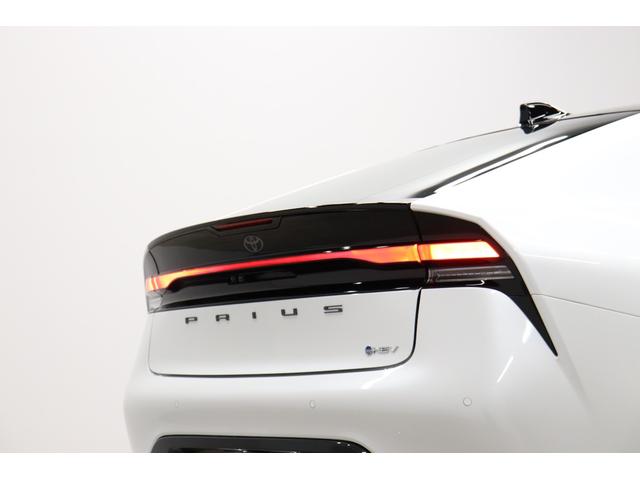 プリウス Ｚ　年次改良モデル　パノラマルーフ　Ｚ専用赤内装　寒冷地　１２．３インチコネクティッドナビ　パノラミックビューモニター　ブラインドスポットモニター　ドラレコ機能付きデジタルインナーミラー　パワートランク（27枚目）