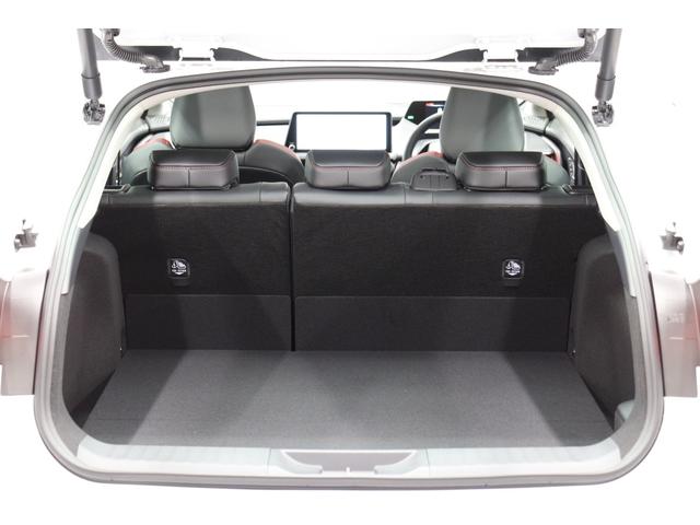 プリウス Ｚ　年次改良モデル　パノラマルーフ　Ｚ専用赤内装　寒冷地　１２．３インチコネクティッドナビ　パノラミックビューモニター　ブラインドスポットモニター　ドラレコ機能付きデジタルインナーミラー　パワートランク（35枚目）