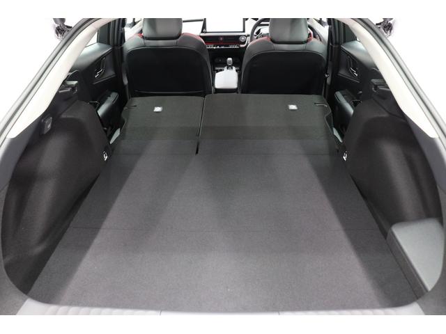 プリウス Ｚ　年次改良モデル　パノラマルーフ　Ｚ専用赤内装　寒冷地　１２．３インチコネクティッドナビ　パノラミックビューモニター　ブラインドスポットモニター　ドラレコ機能付きデジタルインナーミラー　パワートランク（37枚目）