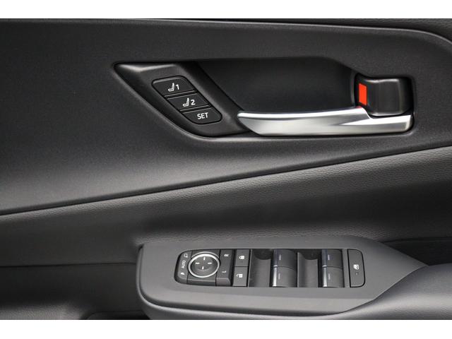 プリウス Ｚ　年次改良モデル　パノラマルーフ　Ｚ専用赤内装　寒冷地　１２．３インチコネクティッドナビ　パノラミックビューモニター　ブラインドスポットモニター　ドラレコ機能付きデジタルインナーミラー　パワートランク（42枚目）