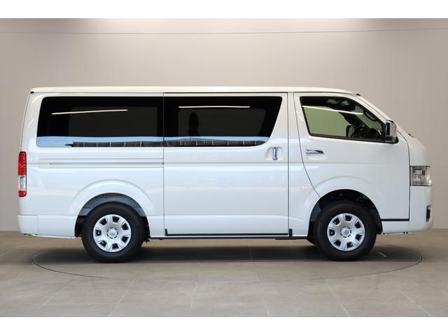 ハイエースバン ロングスーパーGL ダークプライムS 8型最終特別仕様車 寒冷地仕様&リヤフォグ 4WD ディーゼルターボ 登録済未使用車 全周囲モニター デジタルインナーミラー 20周年記念スカッフプレート 両側パワースライド AC100Vコンセント(7枚目)