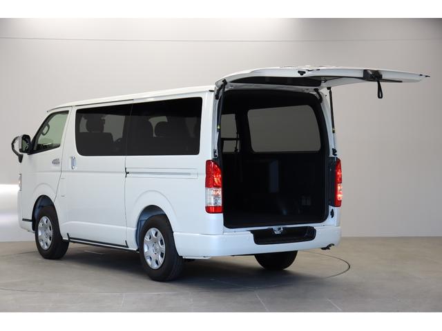 ハイエースバン ロングスーパーGL ダークプライムS 8型最終特別仕様車 寒冷地仕様&リヤフォグ 4WD ディーゼルターボ 登録済未使用車 全周囲モニター デジタルインナーミラー 20周年記念スカッフプレート 両側パワースライド AC100Vコンセント(27枚目)