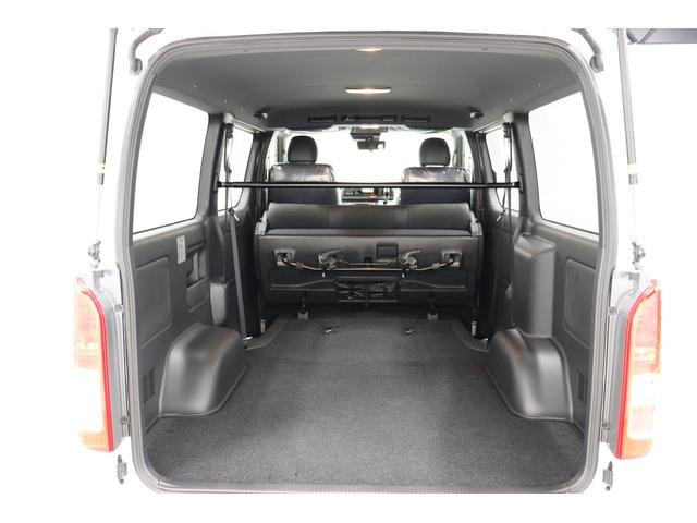 ハイエースバン ロングスーパーGL ダークプライムS 8型最終特別仕様車 寒冷地仕様&リヤフォグ 4WD ディーゼルターボ 登録済未使用車 全周囲モニター デジタルインナーミラー 20周年記念スカッフプレート 両側パワースライド AC100Vコンセント(30枚目)