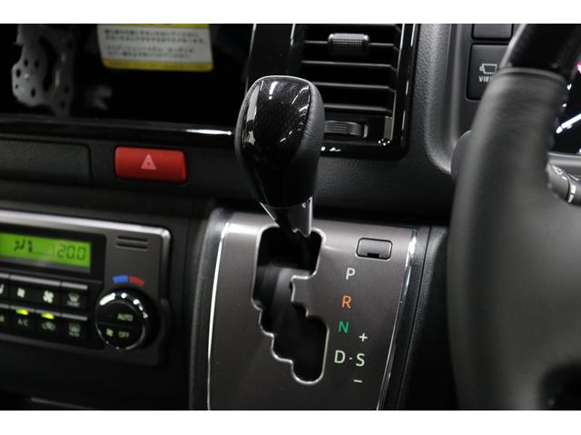 ハイエースバン ロングスーパーGL ダークプライムS 8型最終特別仕様車 寒冷地仕様&リヤフォグ 4WD ディーゼルターボ 登録済未使用車 全周囲モニター デジタルインナーミラー 20周年記念スカッフプレート 両側パワースライド AC100Vコンセント(49枚目)