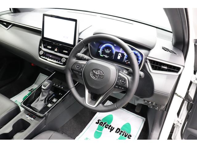 カローラクロス ハイブリッド　Ｚ　パノラマルーフ　寒冷地仕様＆ＬＥＤリアフォグランプ　アドバンストパーク　ステアリングヒーター　全周囲カメラ　ＡＣ１００Ｖ　パワーバックドア　ＢＳＭ　１０．５型ディスプレイオーディオｐｌｕｓ（43枚目）