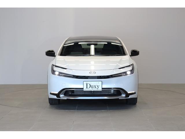 プリウス Ｚ　年次改良モデル　パノラマルーフ　Ｚ専用赤内装　寒冷地　１２．３インチコネクティッドナビ　パノラミックビューモニター　ブラインドスポットモニター　ドラレコ機能付きデジタルインナーミラー　パワートランク（4枚目）