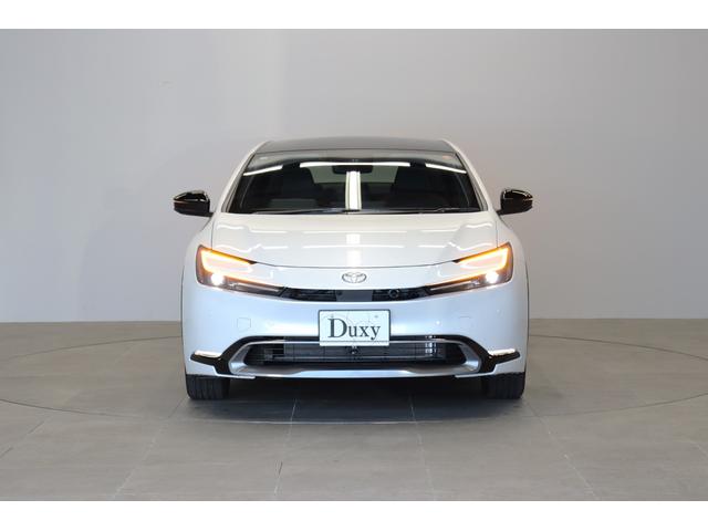 プリウス Ｚ　年次改良モデル　パノラマルーフ　Ｚ専用赤内装　寒冷地　１２．３インチコネクティッドナビ　パノラミックビューモニター　ブラインドスポットモニター　ドラレコ機能付きデジタルインナーミラー　パワートランク（8枚目）