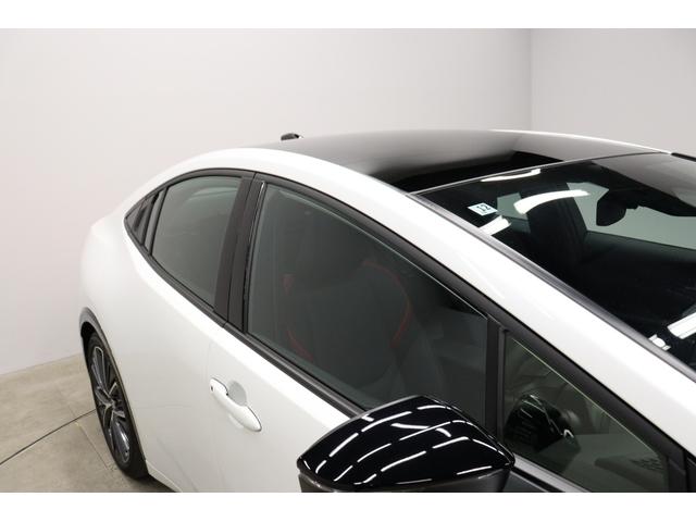 プリウス Ｚ　年次改良モデル　パノラマルーフ　Ｚ専用赤内装　寒冷地　１２．３インチコネクティッドナビ　パノラミックビューモニター　ブラインドスポットモニター　ドラレコ機能付きデジタルインナーミラー　パワートランク（24枚目）