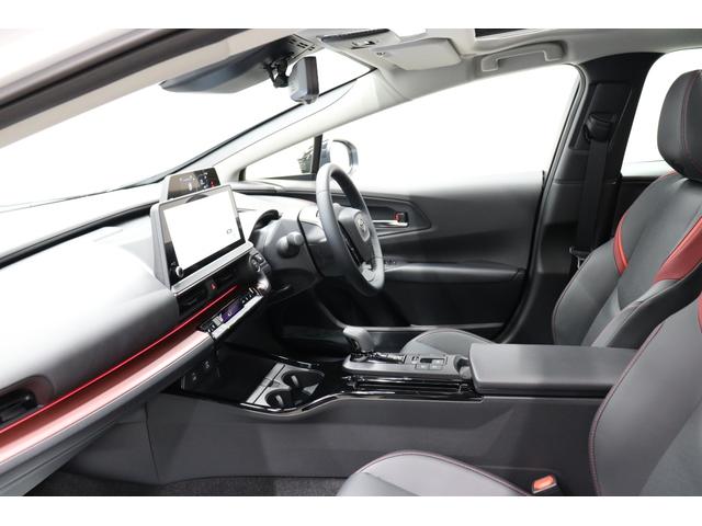 プリウス Ｚ　年次改良モデル　パノラマルーフ　Ｚ専用赤内装　寒冷地　１２．３インチコネクティッドナビ　パノラミックビューモニター　ブラインドスポットモニター　ドラレコ機能付きデジタルインナーミラー　パワートランク（39枚目）