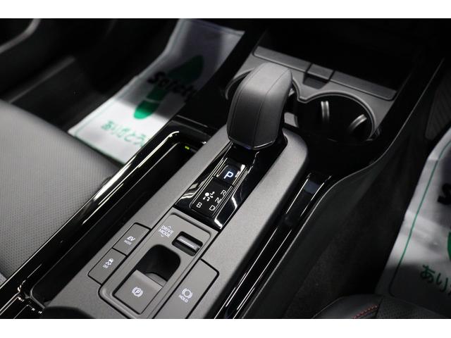 プリウス Ｚ　年次改良モデル　パノラマルーフ　Ｚ専用赤内装　寒冷地　１２．３インチコネクティッドナビ　パノラミックビューモニター　ブラインドスポットモニター　ドラレコ機能付きデジタルインナーミラー　パワートランク（60枚目）