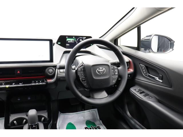 プリウス Ｚ　年次改良モデル　パノラマルーフ　Ｚ専用赤内装　寒冷地　１２．３インチコネクティッドナビ　パノラミックビューモニター　ブラインドスポットモニター　ドラレコ機能付きデジタルインナーミラー　パワートランク（65枚目）